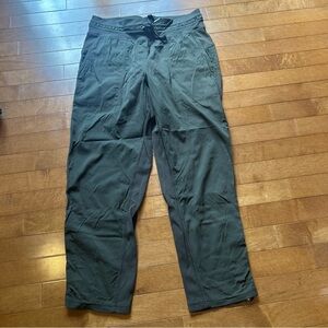 Lululemon Athletica green dance studio Joggers